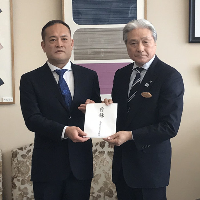 栃木県の福田知事へ寄附金を贈呈