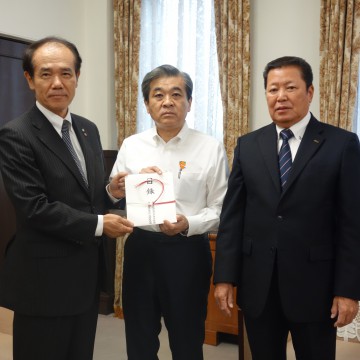 西日本豪雨災害への義援金を愛媛県、広島県、岡山県へ贈呈